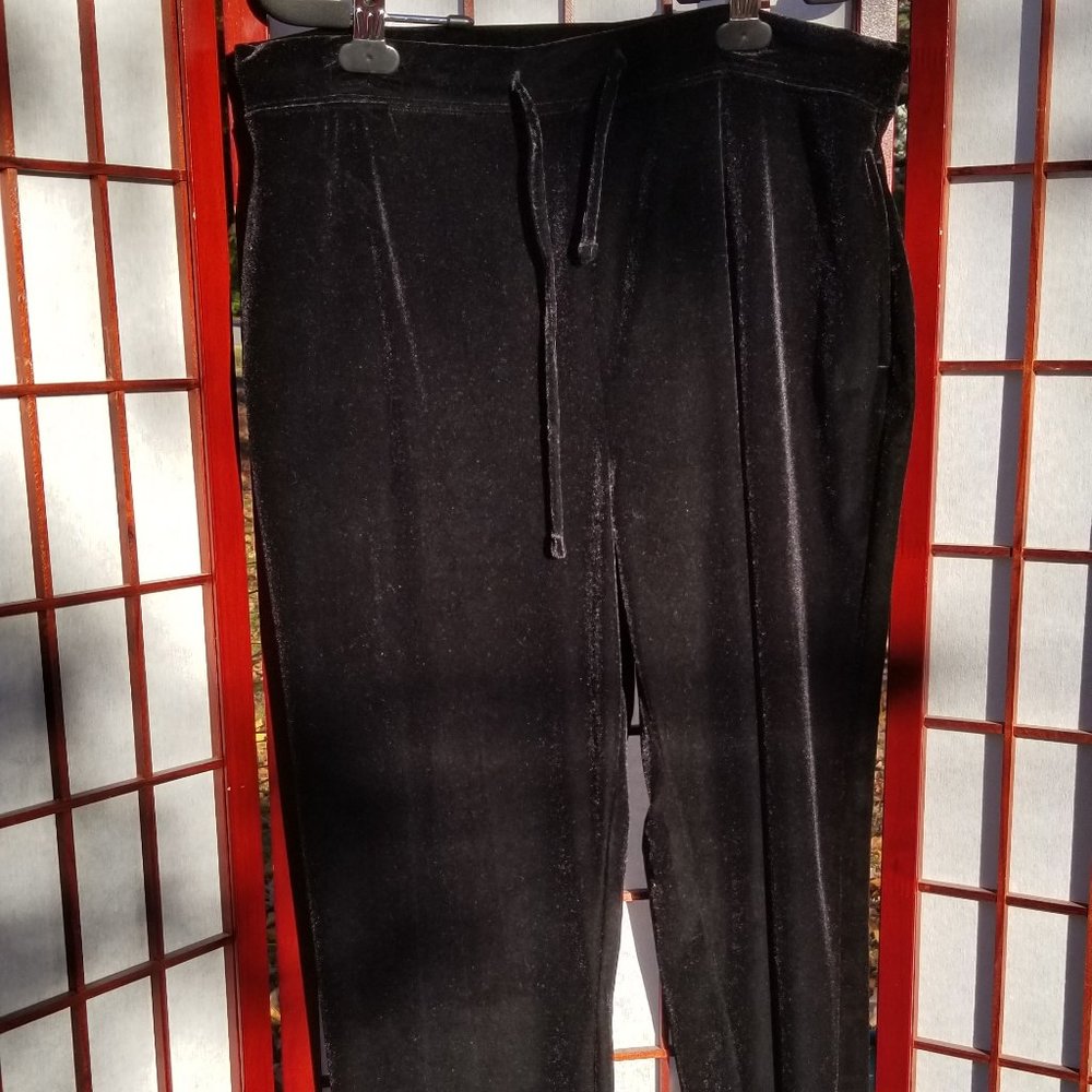 Jaclyn Smith NWT Black Velour Activewear Size L